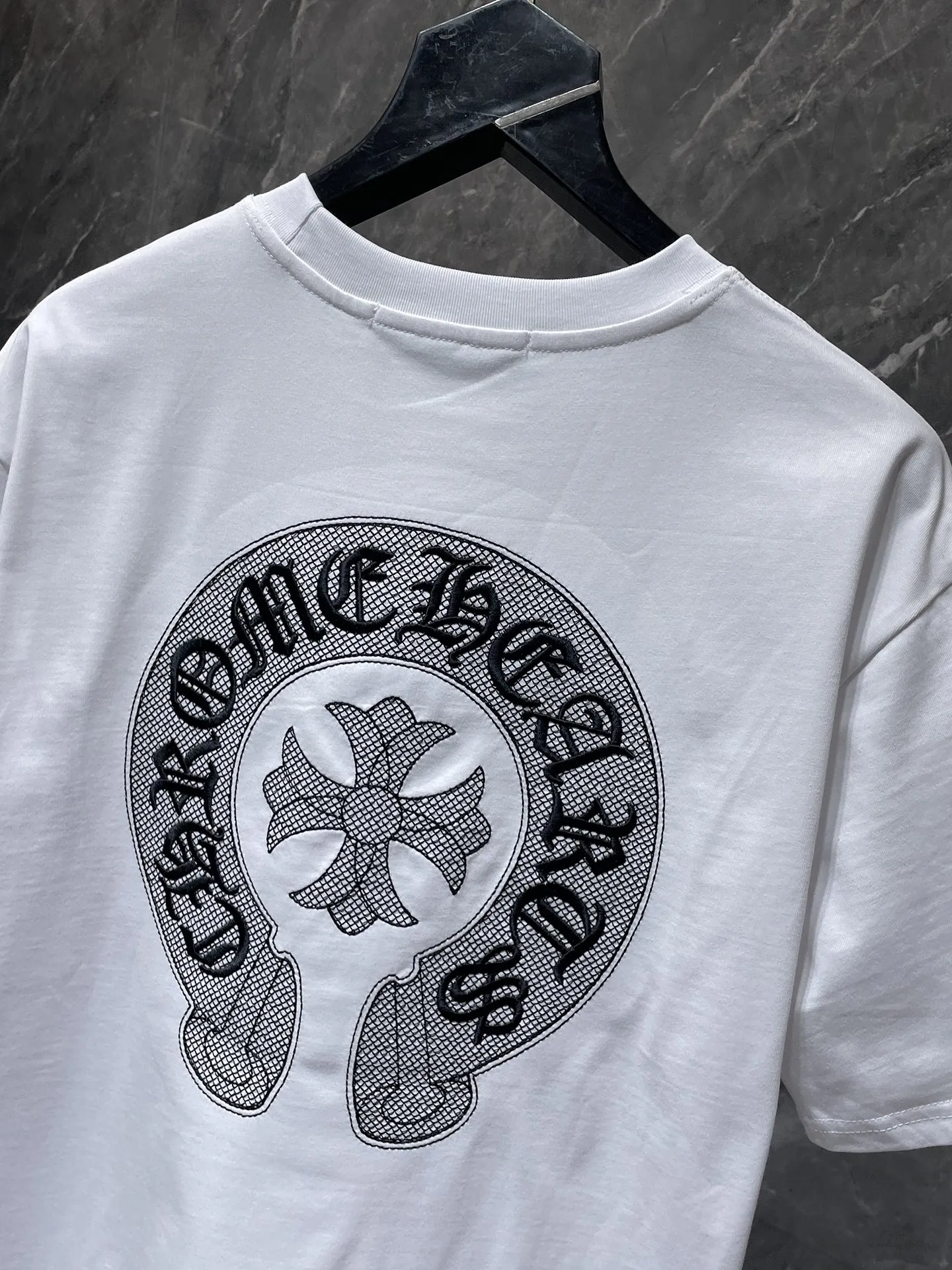 P160 New Chrome Hearts 25ss for summer. High-weight, environmentally friendly and high-quality top-quality fabric. 260g~270g. Cro cross and horseshoes embroidered short sleeves. Counter synchronization. 1:1 replica version. Recommended colors: white, black.